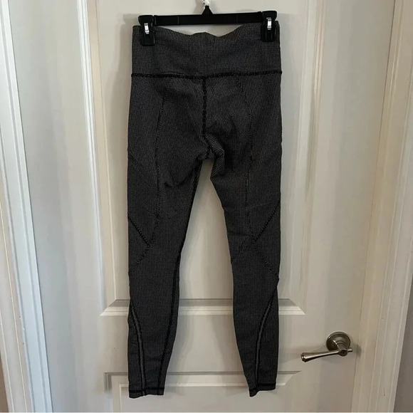 B124 Lululemon Black And Silver Reflective Full Length Leggings Size 6 - Picture 5 of 5